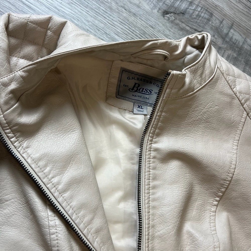 G.H. Bass Co Moto Jacket Womens XL Cream Faux Leather Quilted Biker Zip Up Coat - Picture 3 of 9